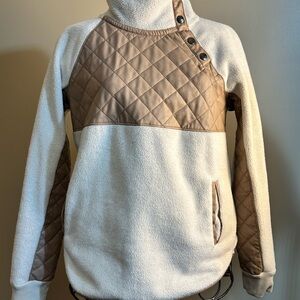Abercrombie & Fitch Cream and Tan Quilted Sweater